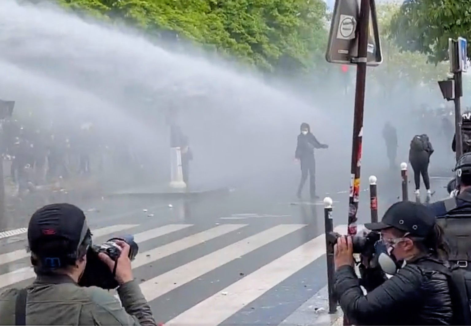 Demo_Paris_Wasserwerfer_ScreenTW