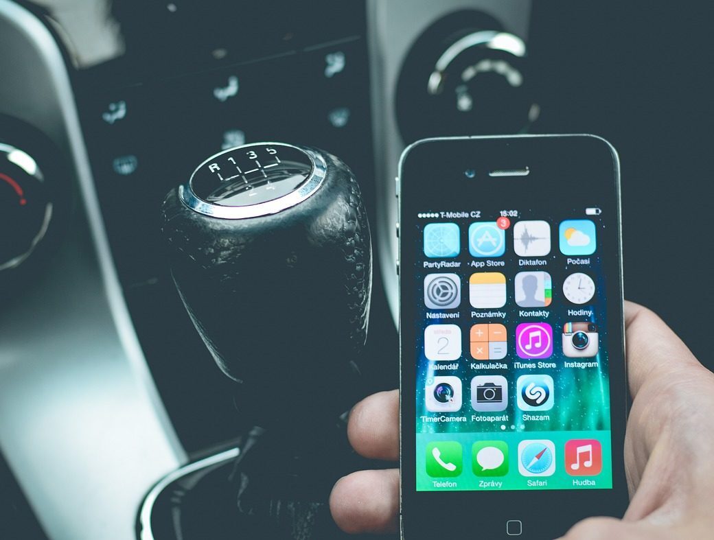 Ardèche verschärft Strafen für Handy-Nutzung am Steuer