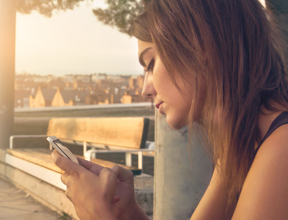 40 % der Franzosen haben schon einmal im Handy des Partners spioniert