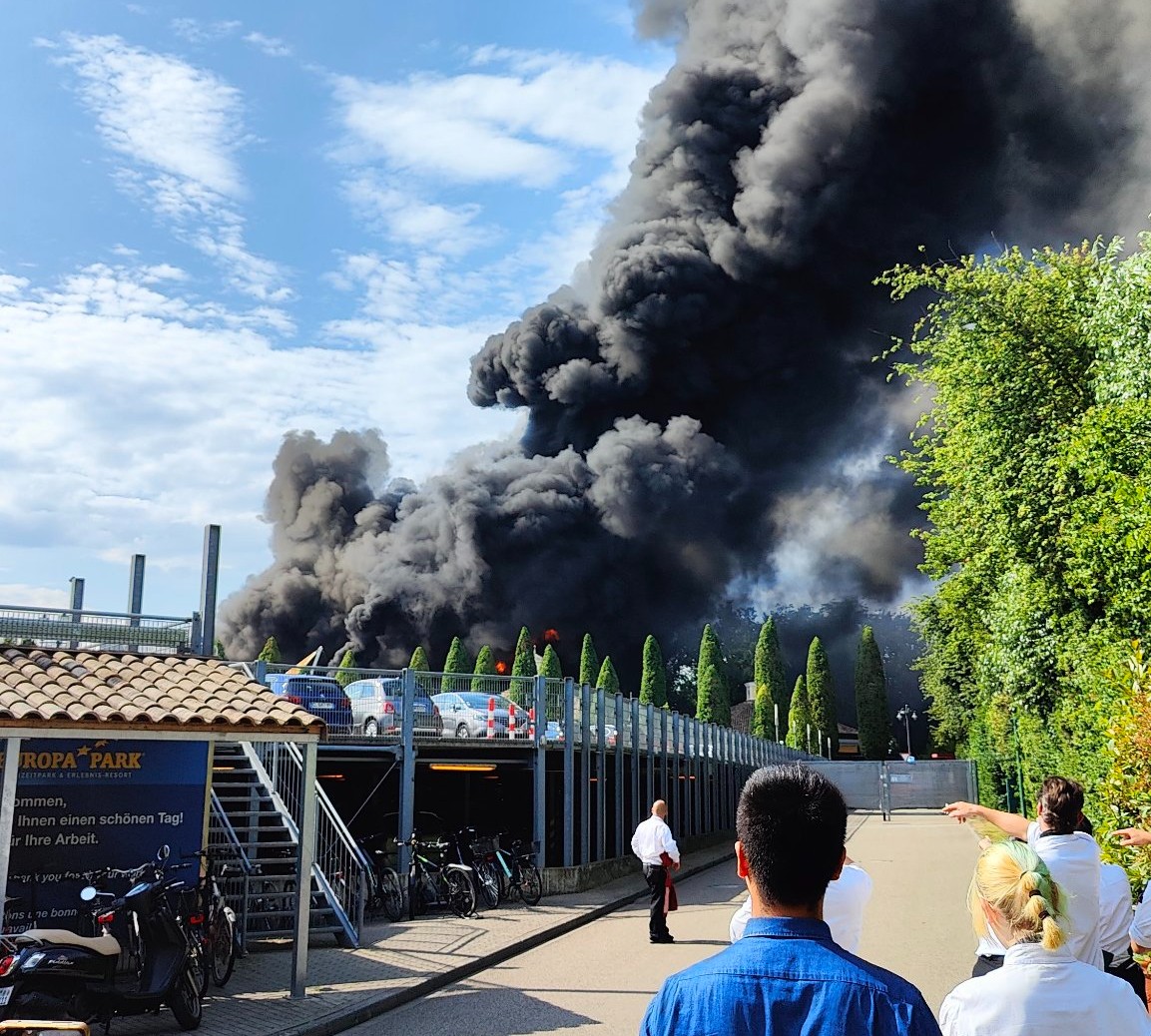Beeindruckende Bilder vom Brand im Europa-Park in Rust