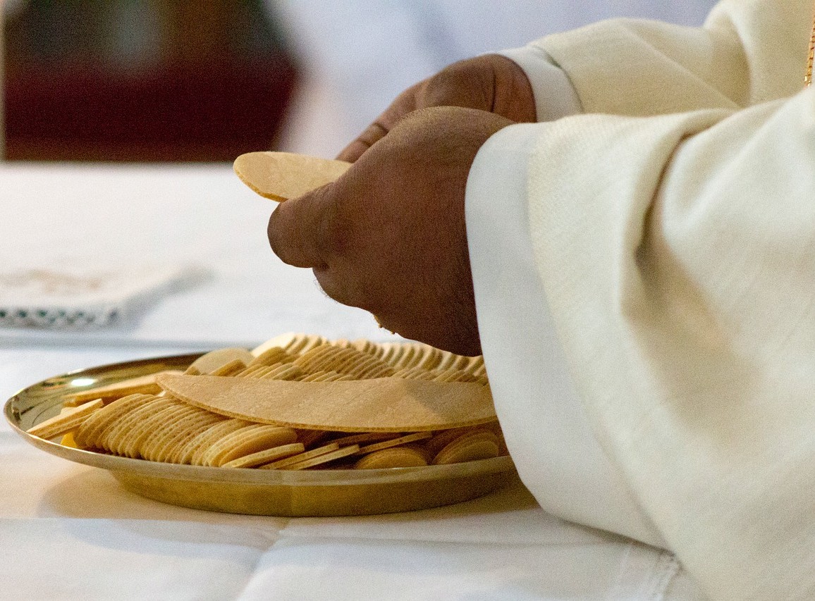 Zehn Jahre Schweigen am Altar – wie die Kirche im Fall Bruno Delaroche ihre eigene Gerechtigkeit sucht