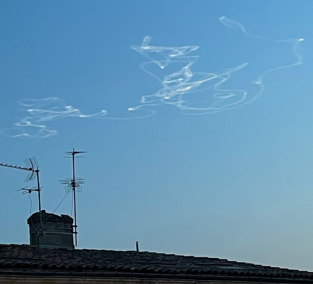 Hyperschallgleiter V-Max hinterlässt mysteriöse weiße Streifen am Himmel über dem Südwesten Frankreichs