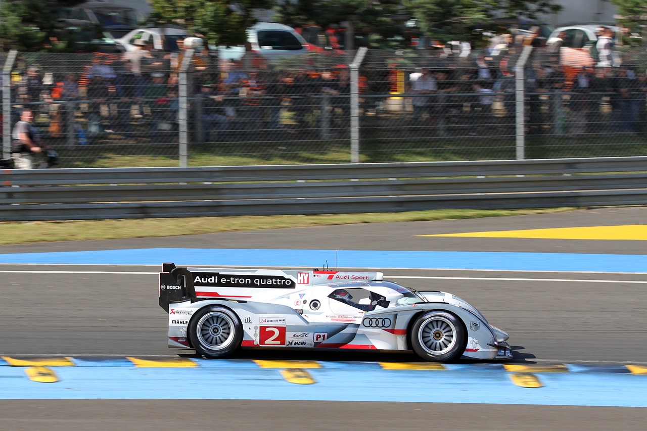 Hundert Jahre 24-Stunden-Rennen von Le Mans: Ein erbarmungsloses Rennen für Mensch und Maschine