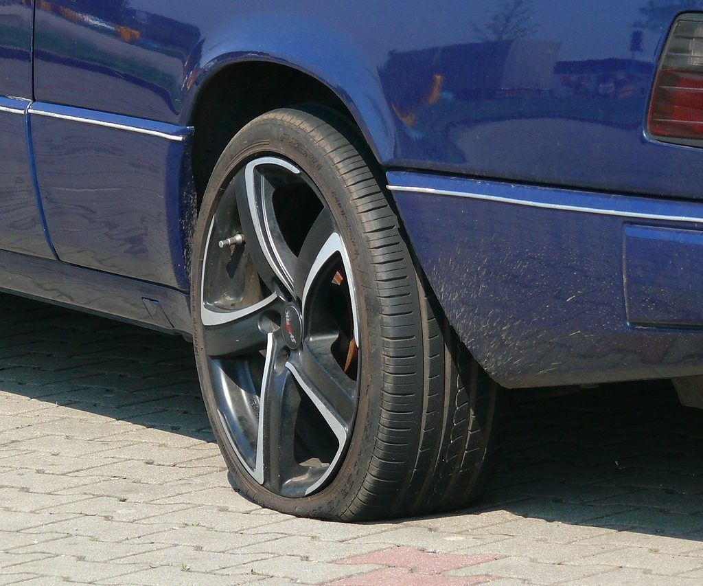 Autoreifen_zerstochen