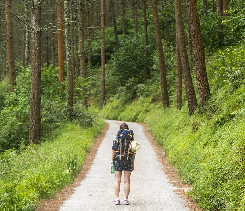 Wie darf man sich in Frankreich im Sommer in der Natur oder am Meer entlang bewegen und wandern?