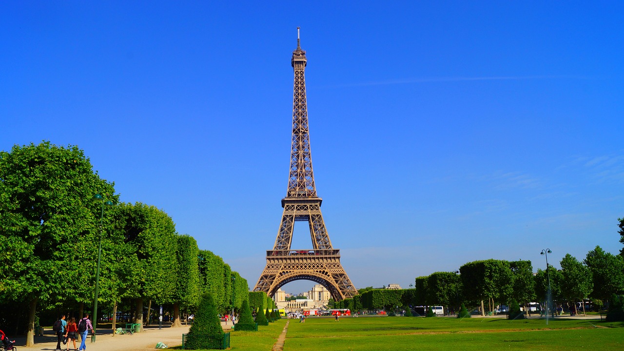 paris-1175022_1280