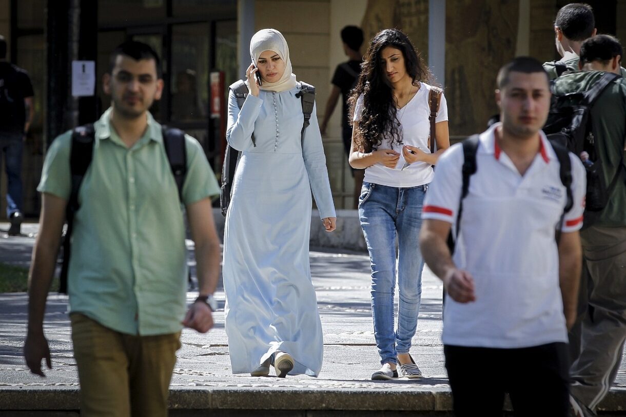 Studentin_Abaya