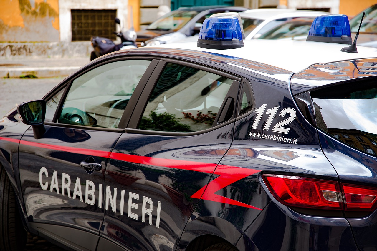 Italien: Kind stürzt aus dem 5. Stock und wird von einem Passanten aufgefangen