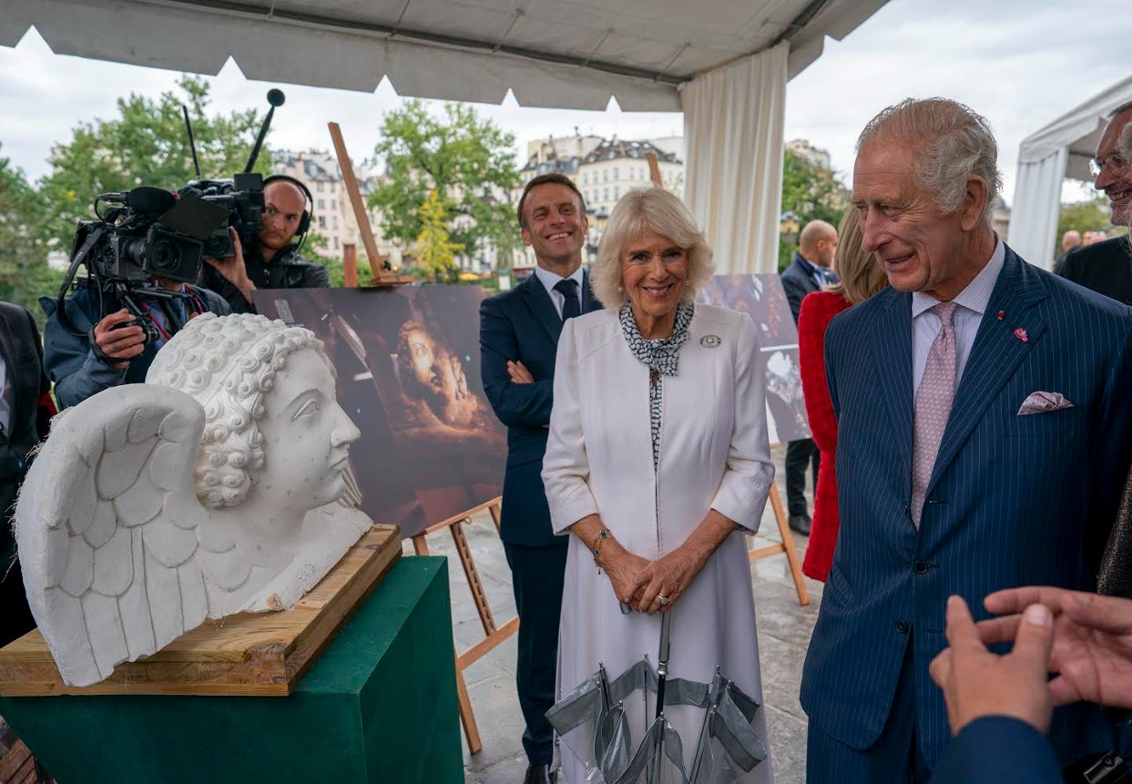 Charles_Camilla_Notre_Dame_Paris_ScreenX