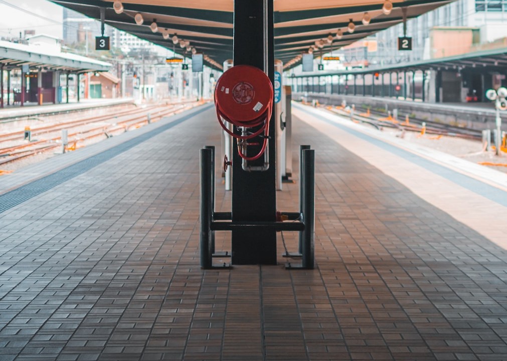 Leerer_Bahnhof
