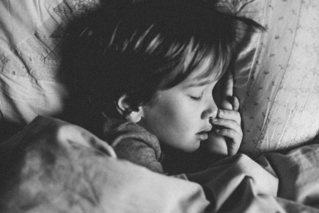 Kind_Bett_schlafen