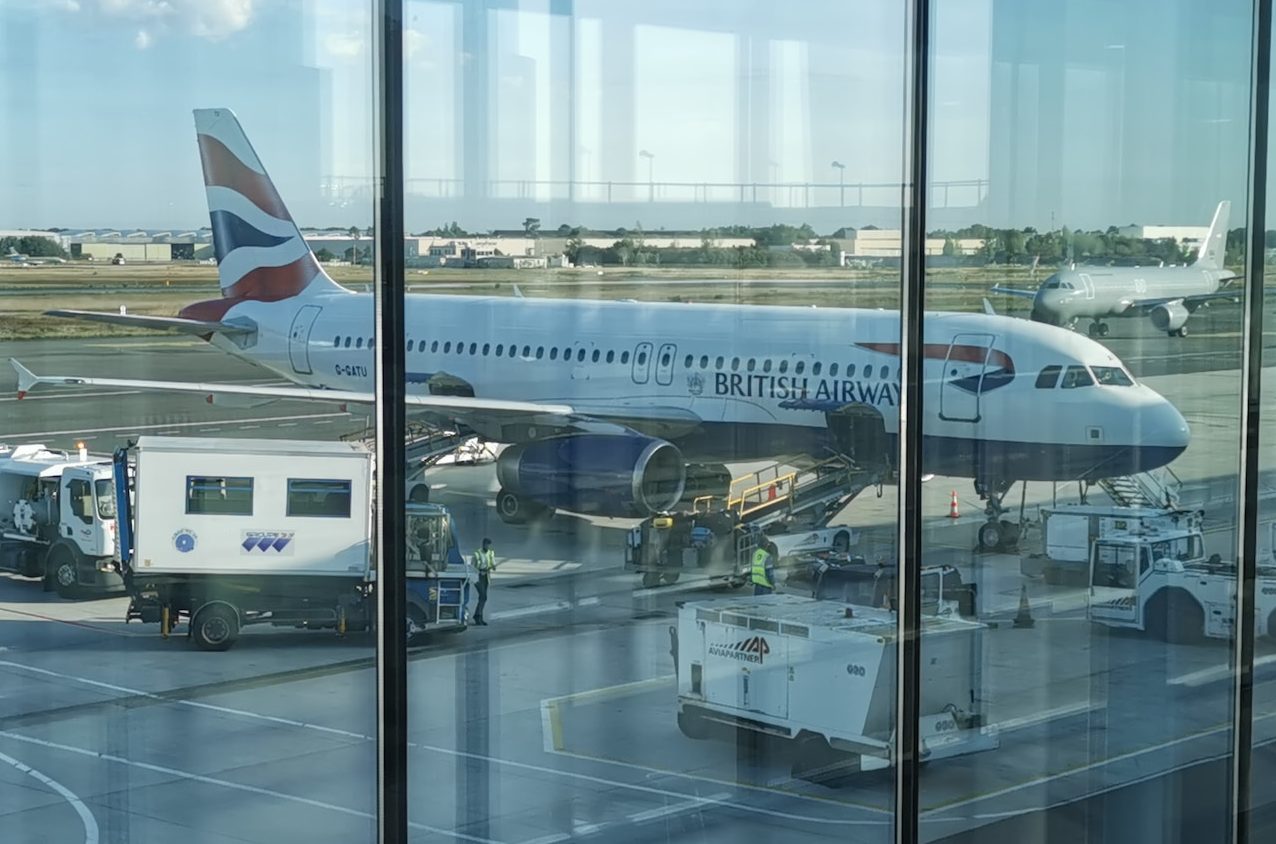 Sitznachbarn haben nichts bemerkt: Auf einem Flug von London nach Nizza stirbt eine Frau