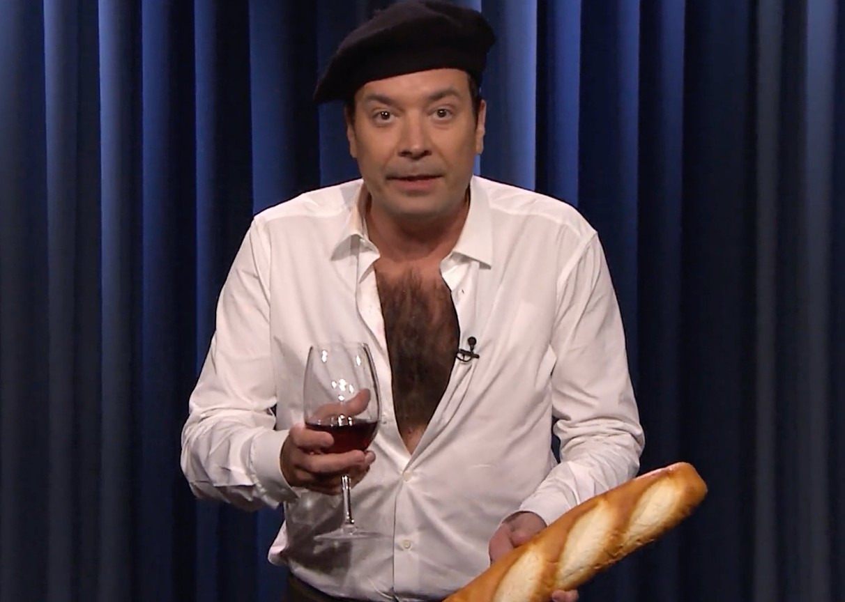 Amerikanischer Moderator Jimmy Fallon parodiert Emmanuel Macron mit einem Lied über Bettwanzen