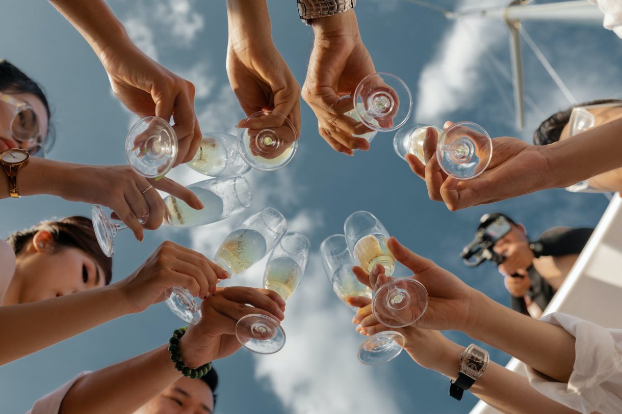 Weihnachten und Neujahr: 70% der Franzosen lassen ihre Teenager gerne ein Glas Alkohol trinken
