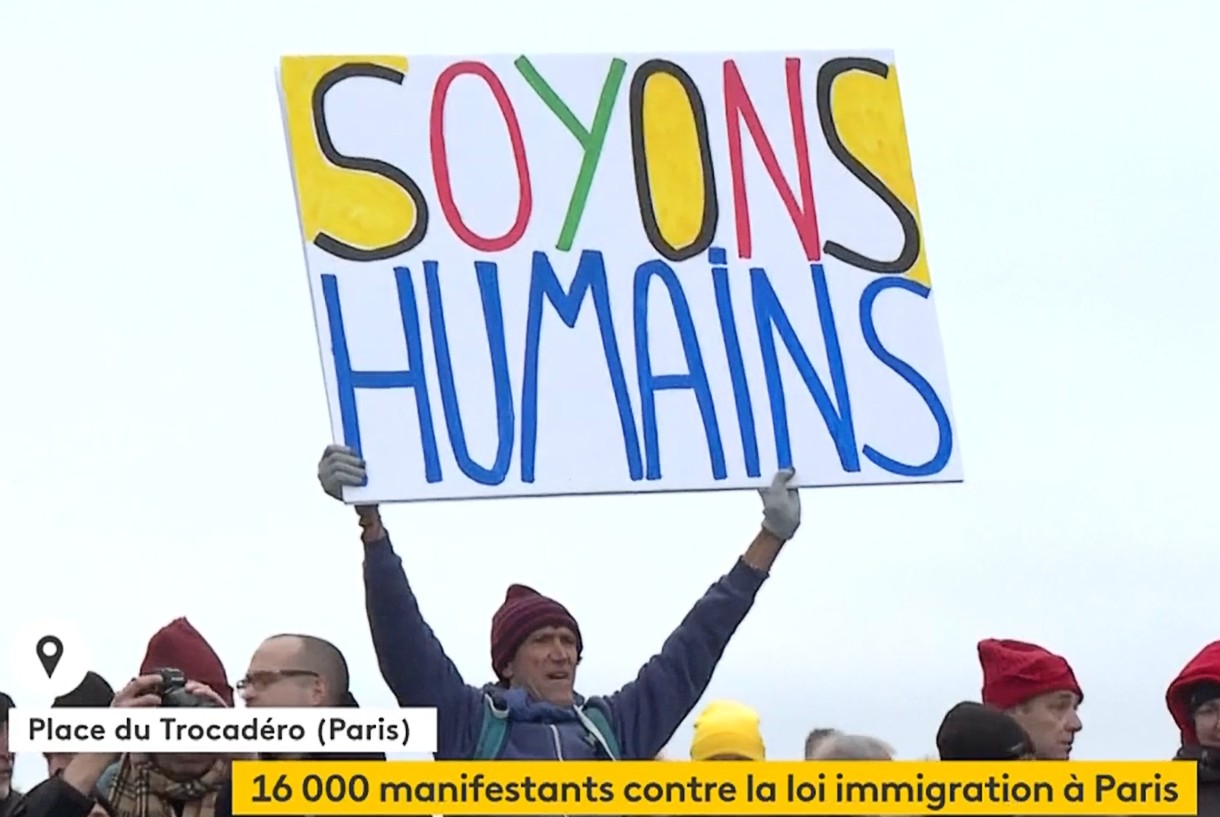 Demo_Einwanderungsgesetz_Paris_ScreenFI