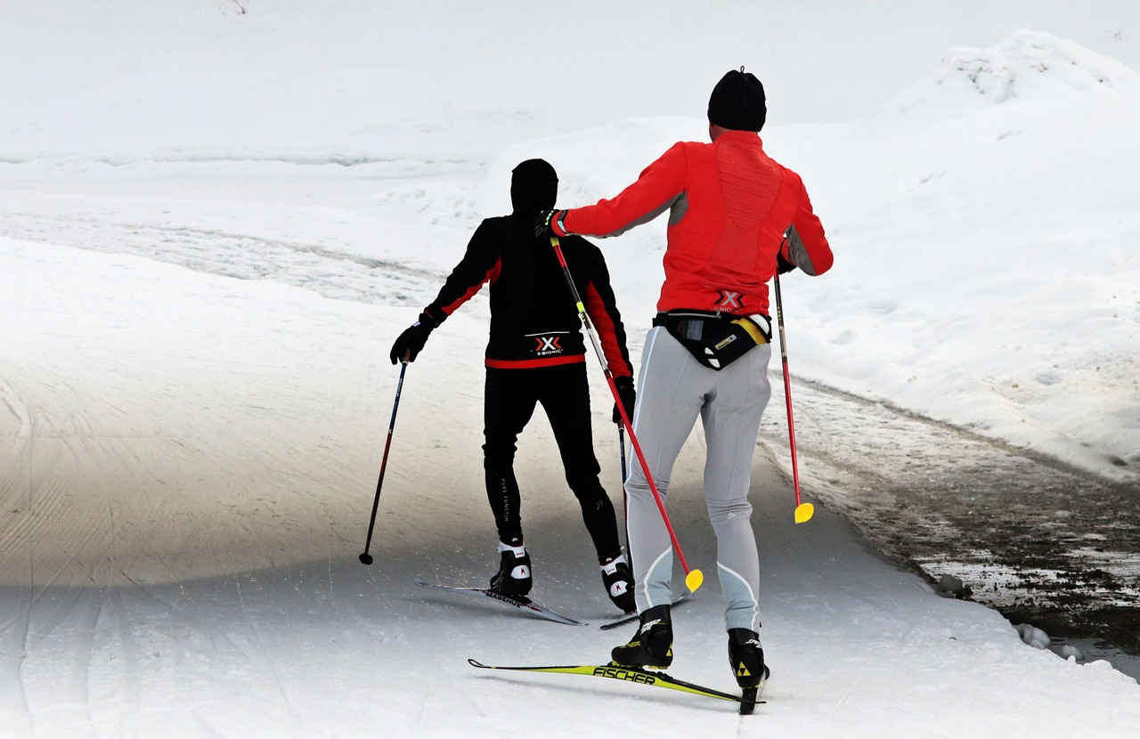 cross-country-skiing-3020742_1280