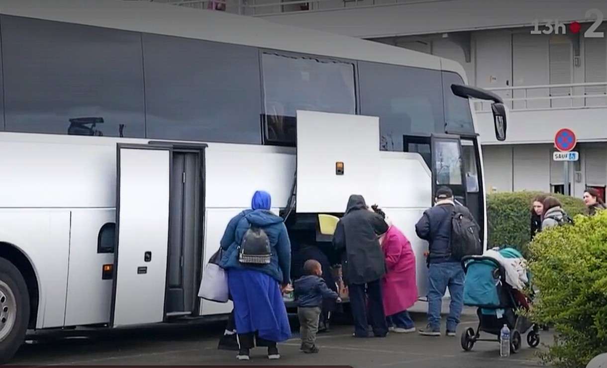 Obdachlose_Migranten_Bus_ScreenF2