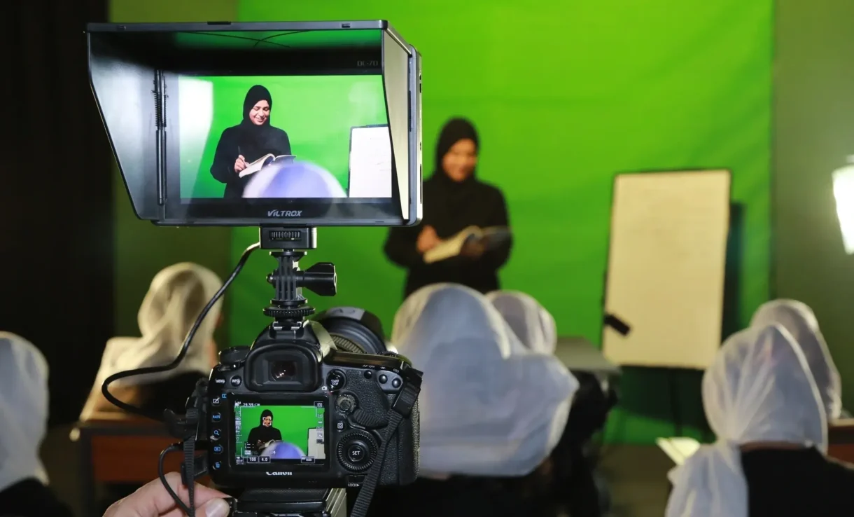 Begum TV: Eine Stimme für Afghanistans Frauen – aus Paris