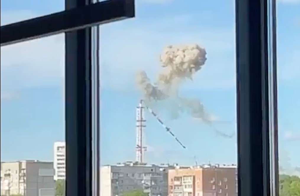 Zerstörung in Kharkiv: Russischer Angriff legt Fernsehturm in Schutt und Asche