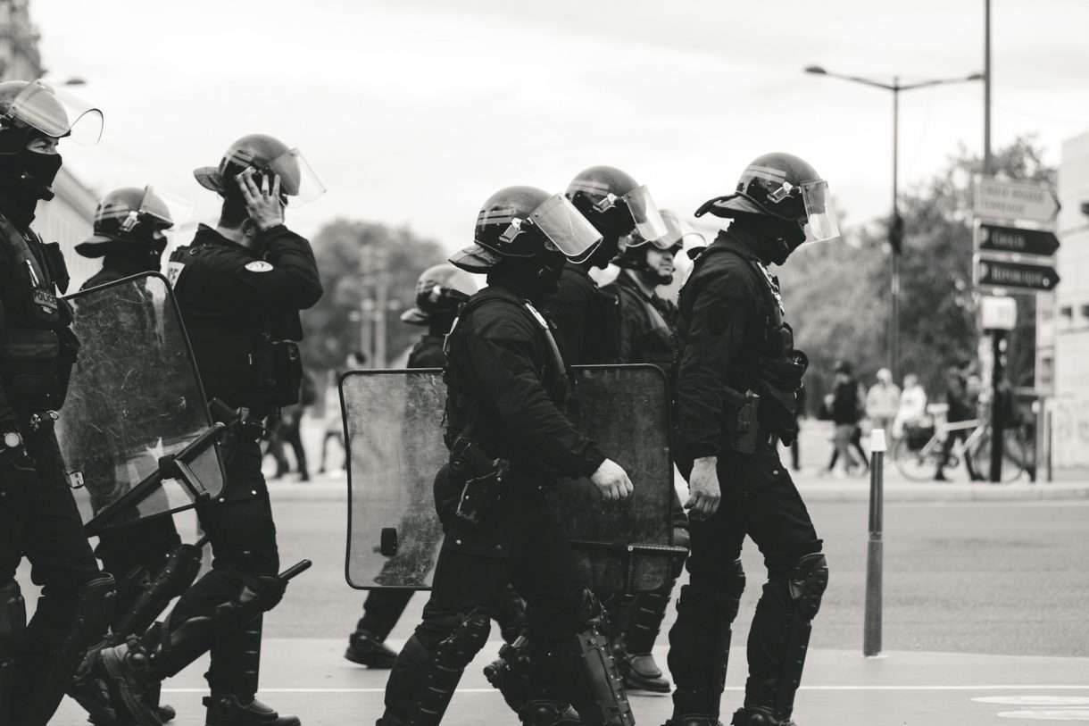 Exzessive Einschränkungen des Demonstrationsrechts in Frankreich, kritisiert Amnesty International