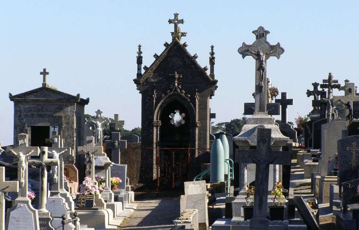 Zerschlagung eines Netzwerks von Friedhofsdieben in Frankreich