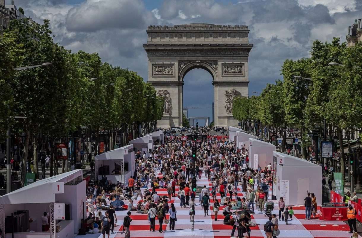 Paris: Ein gigantisches Picknick auf den Champs-Élysées