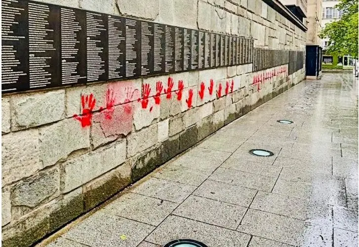 Schändung des Holocaust-Mahnmals in Paris: Russische Kampagne vermutet
