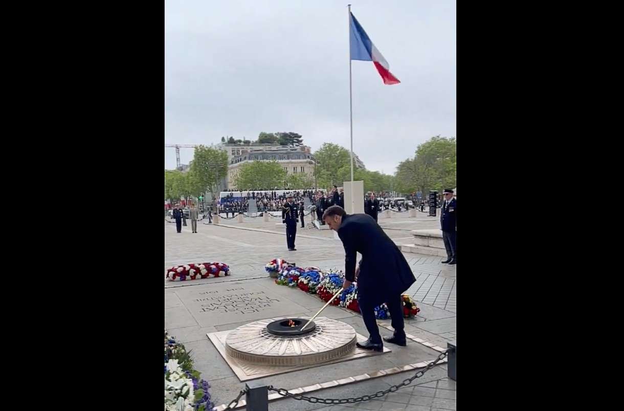 Ein Tag des Gedenkens und der Erneuerung: Macron zwischen historischer Flamme und olympischem Feuer