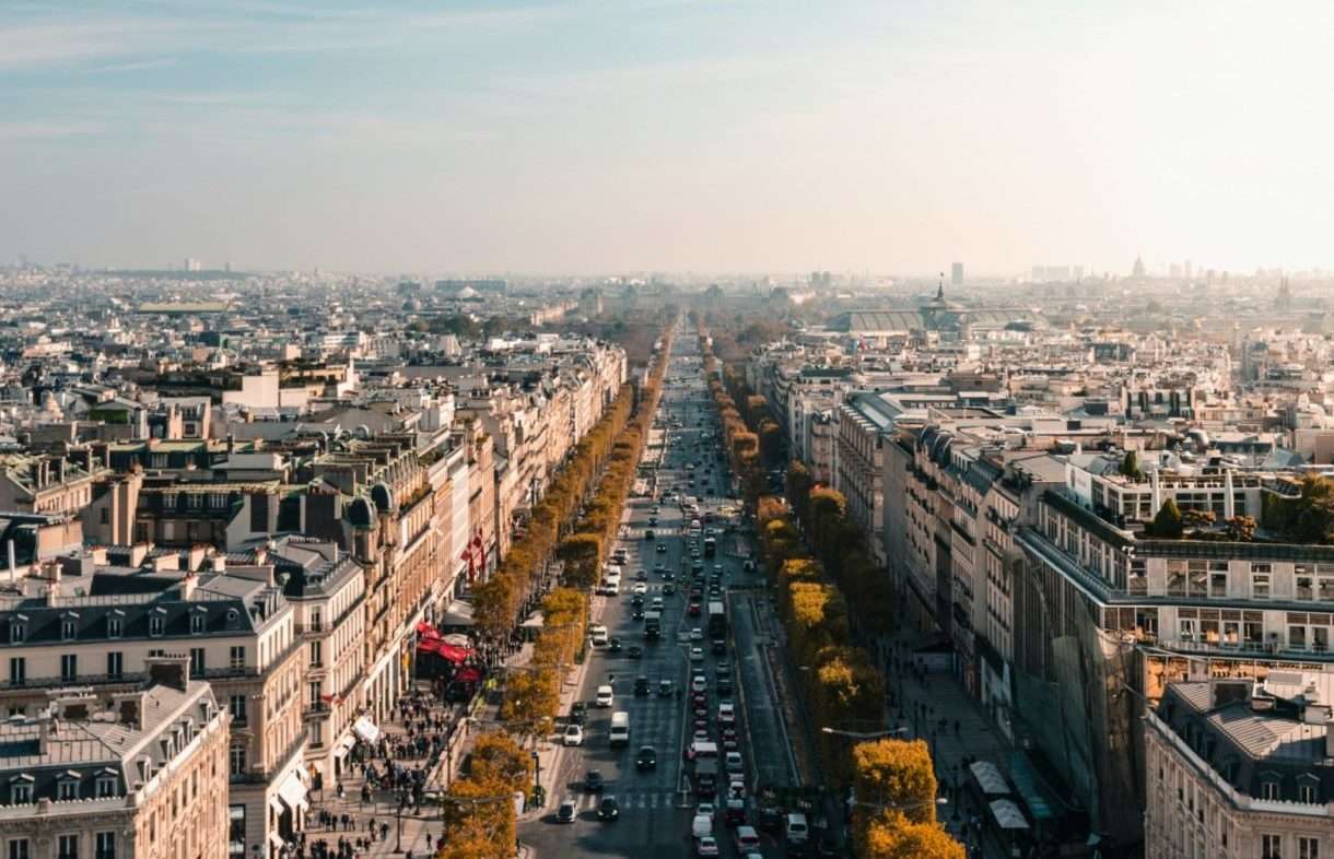 Champs-Élysées: Vom kulturellen Hotspot zum Luxusparadies