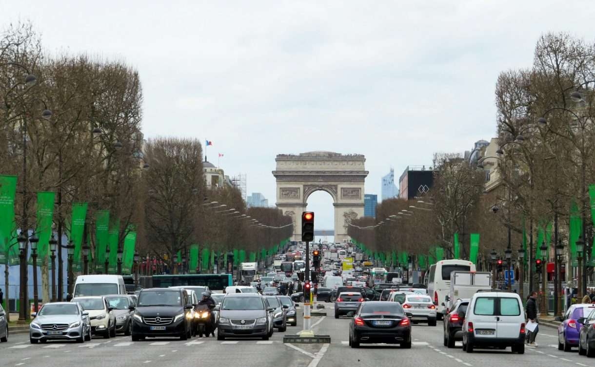 Champs-Elysees_Verkehr