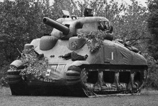Aufblaspanzer und Fake-Soldaten: Wie die Alliierten die Deutschen vor dem D-Day täuschten