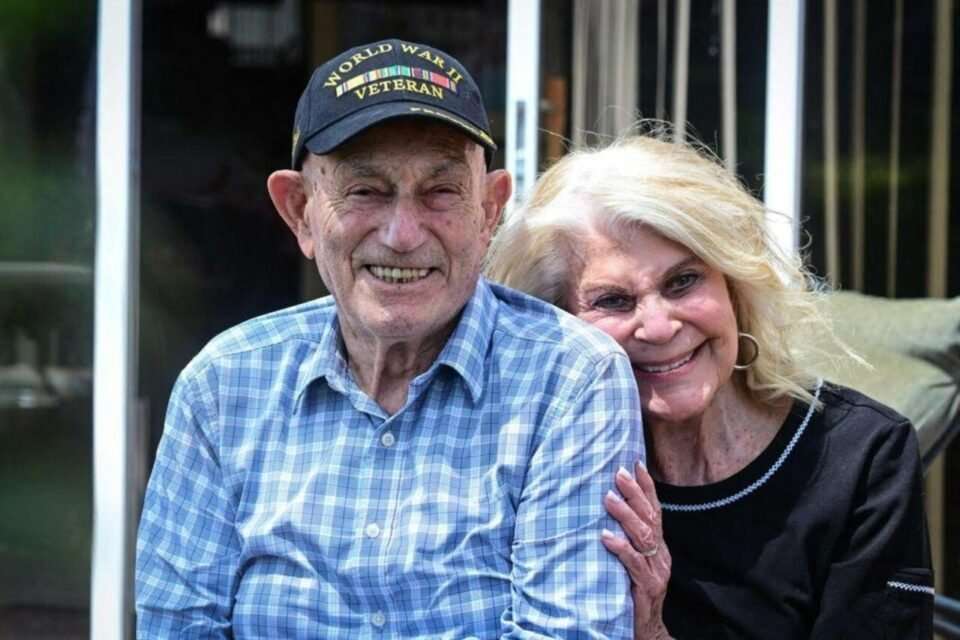 Liebesbekenntnis in der Normandie: 100-jähriger Veteran heiratet seine große Liebe