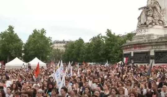Paris steht auf: Tausende protestieren gegen den Aufstieg der Rechten