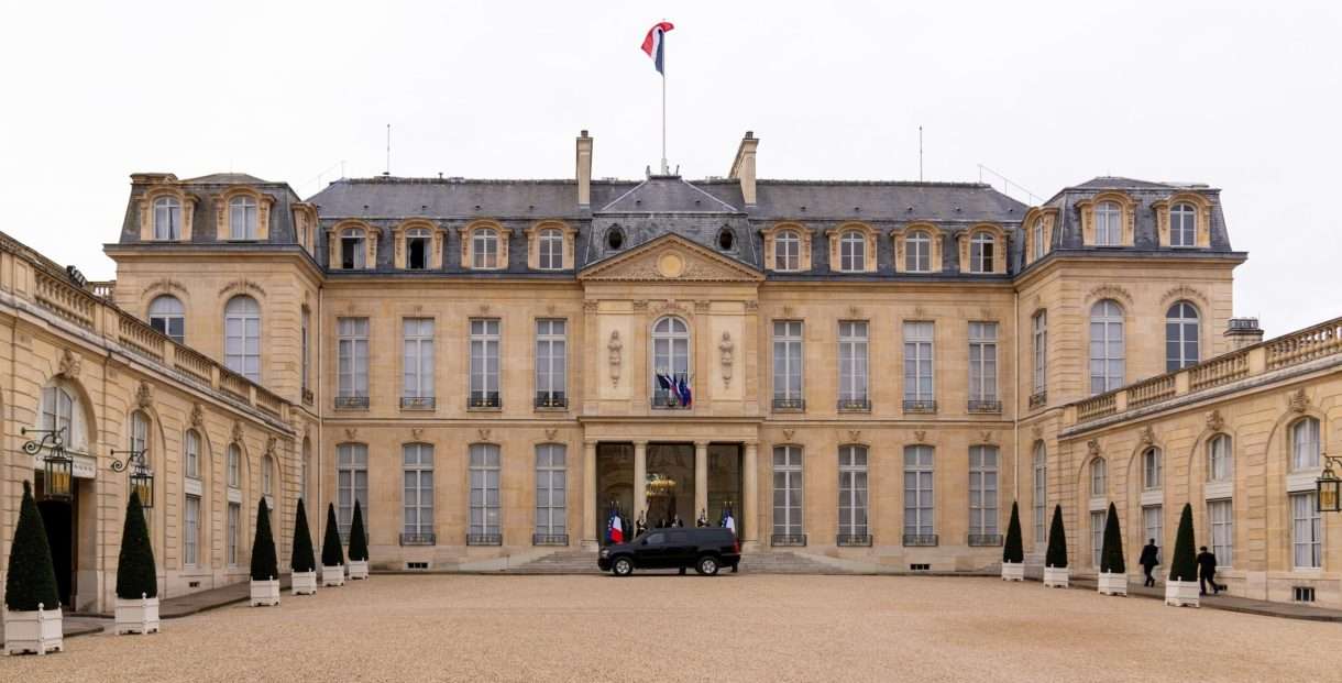 Macron lädt am 23. August die Parteichefs in den Élysée ein – Vorbereitungen auf eine neue Regierung