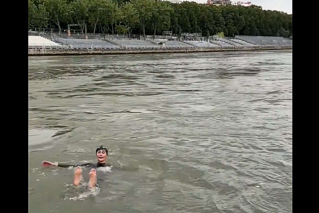 Sportministerin Amélie Oudéa-Castéra schwimmt in der Seine – Symbolischer Akt 13 Tage vor den Olympischen Spielen