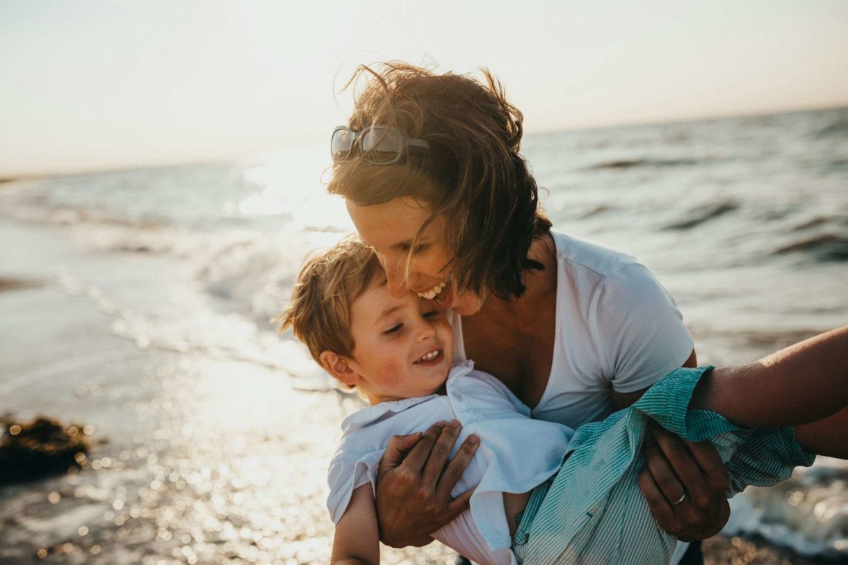 Artikelserie: „Heißer Sommer und Reisen mit Kindern – das sollte man unbedingt beachten“