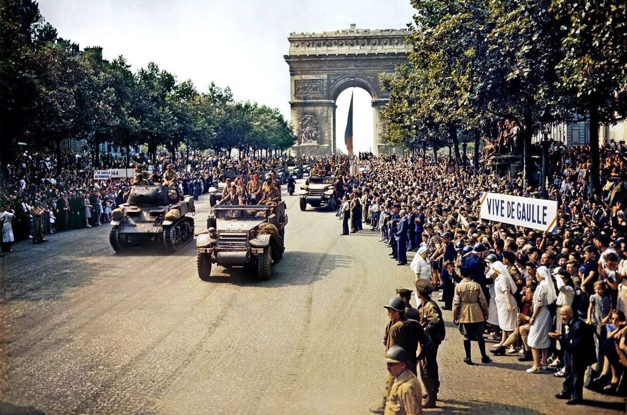 Befreiung_Paris_26-08-1944_Wiki