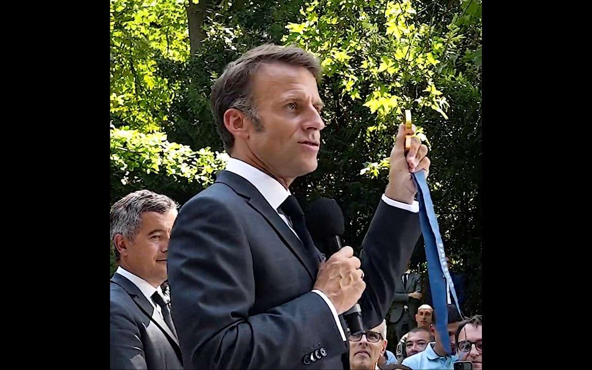Emmanuel_Macron_Olympia_ScreenX