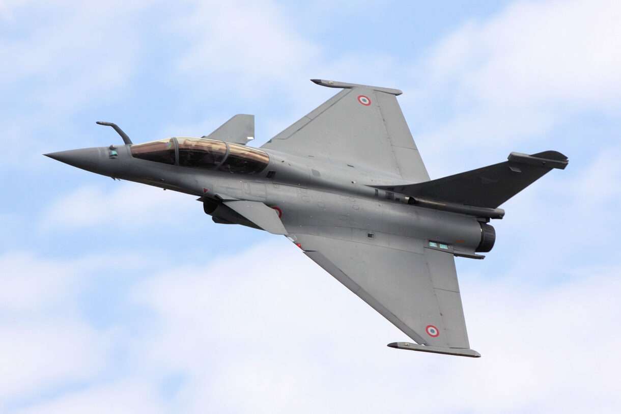 Tragödie am Himmel: Zwei Piloten sterben bei Absturz von Rafale-Kampfflugzeugen