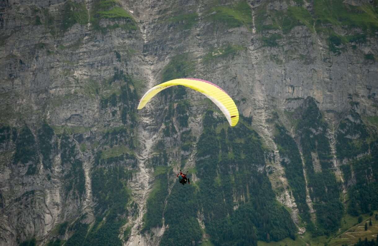 Tragödie am Himmel: Zwei Paragleiter sterben in der Isère