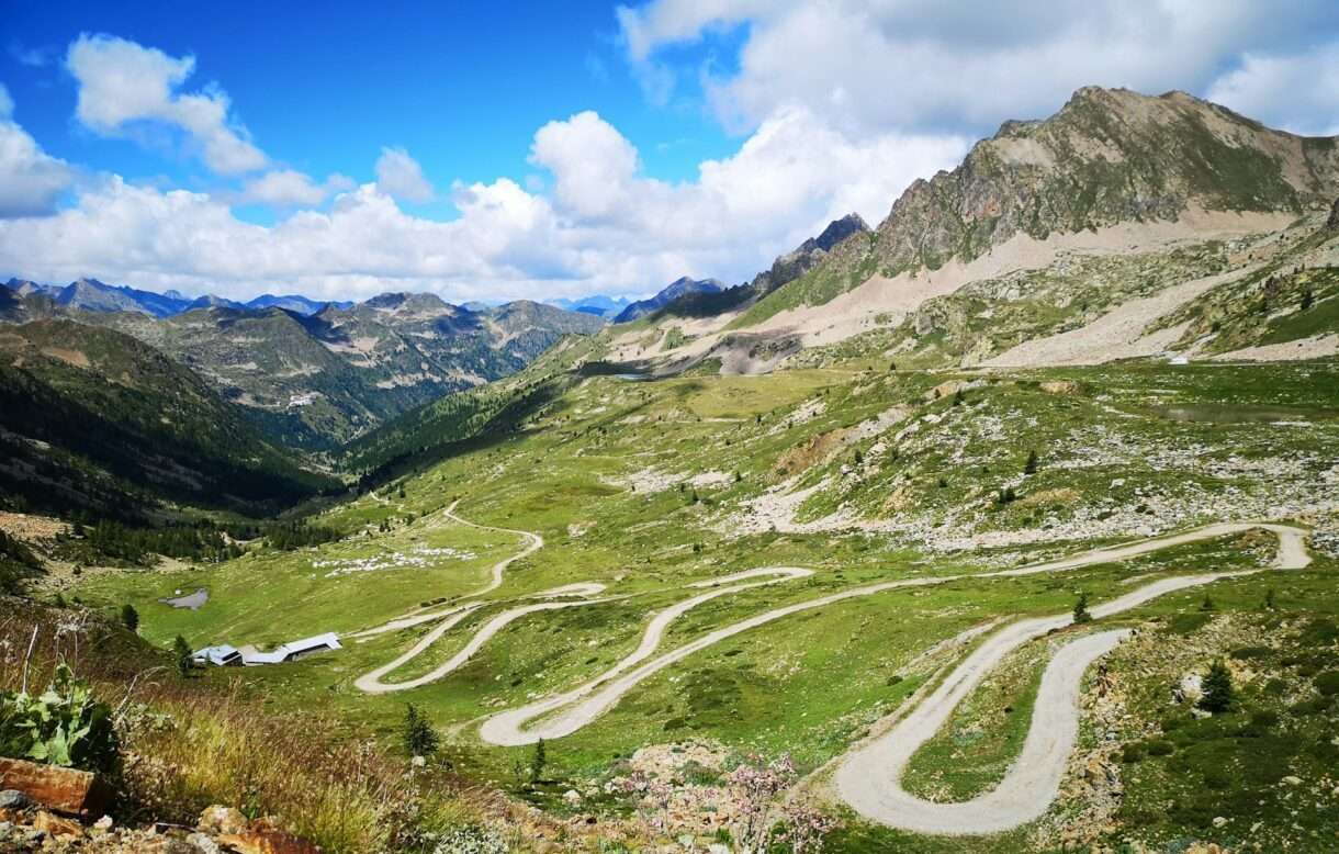 Auf der M2205 in die Seealpen: Ein Tagesausflug von Nizza aus