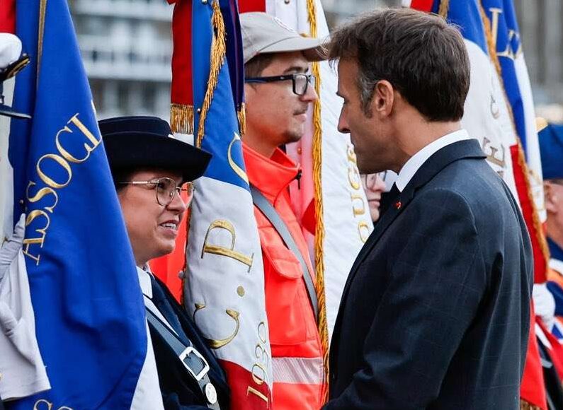 Politische Krise in Frankreich: Versuch der Linken, Emmanuel Macron zu stürzen