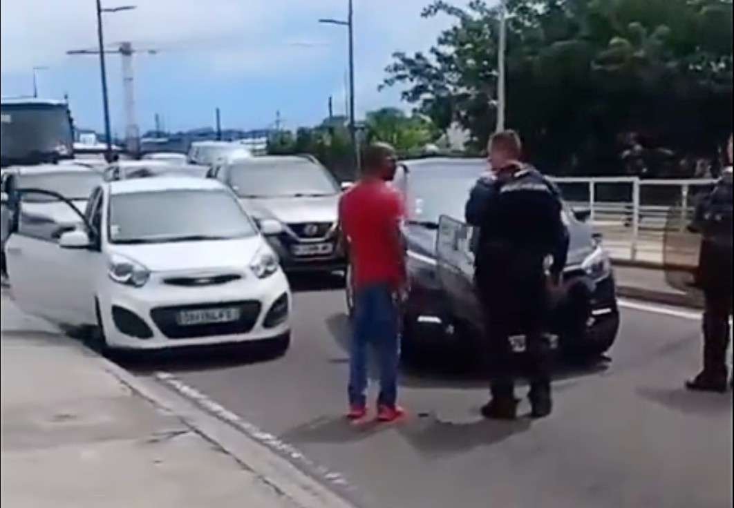 Blockaden gegen die Teuerung: Die Straßen von Martinique stehen still