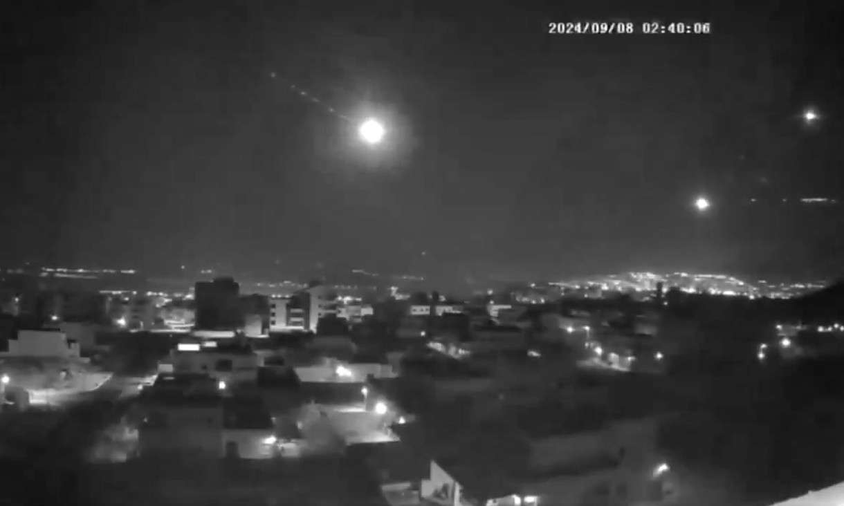 Raketen_ueber_Kiryat-Shmona_ScreenX