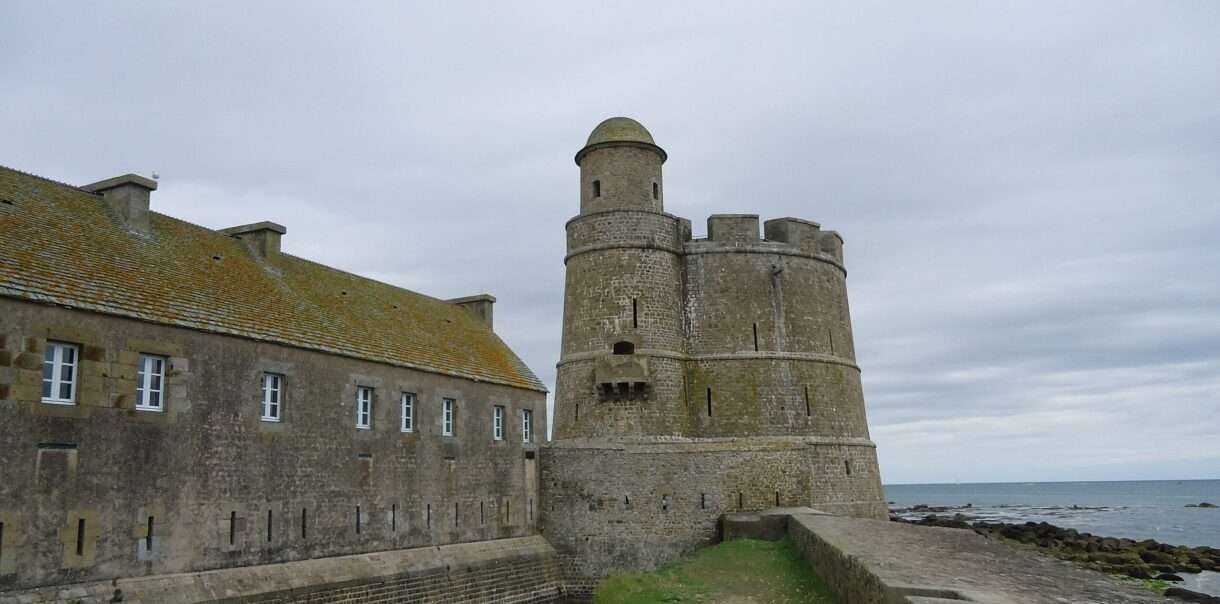 Tour_de_Benjamin_de_Combes,_XVIIe_(MH_&_UNESCO)