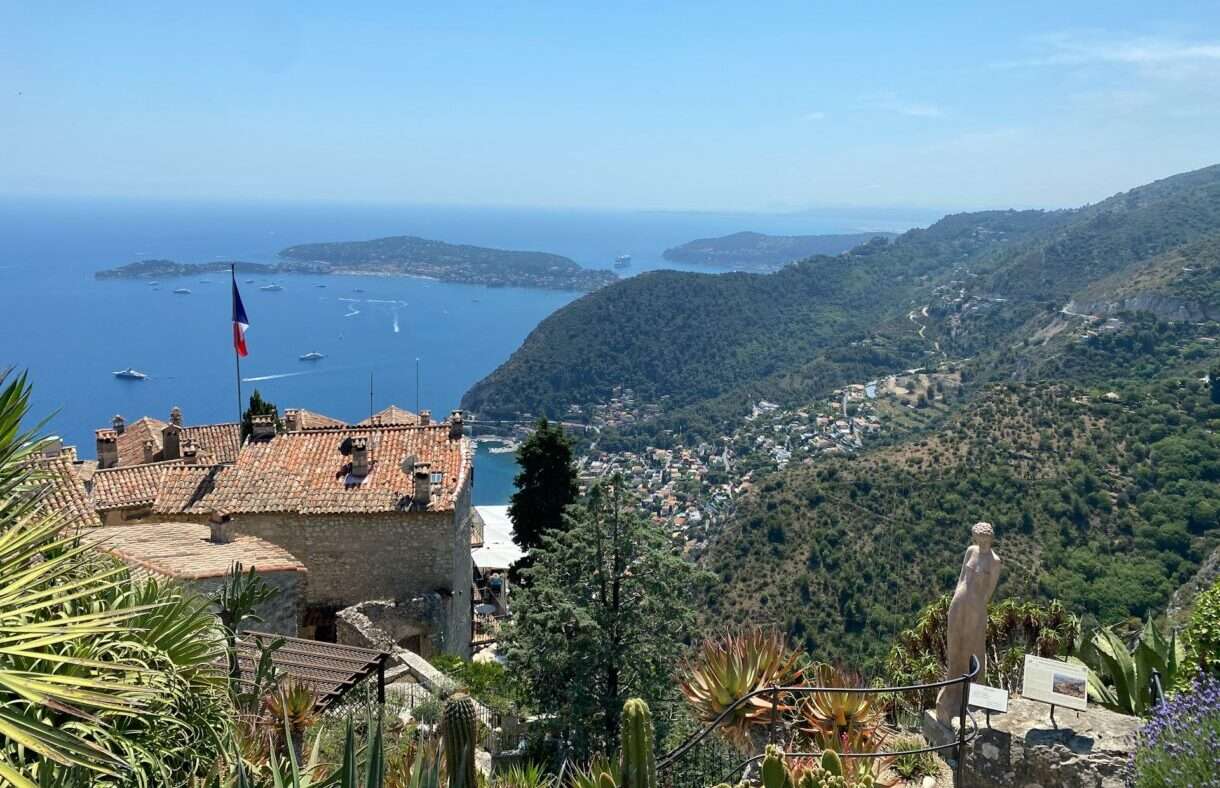 Èze: Ein Mittelalterlicher Traum über den Klippen der Côte d’Azur
