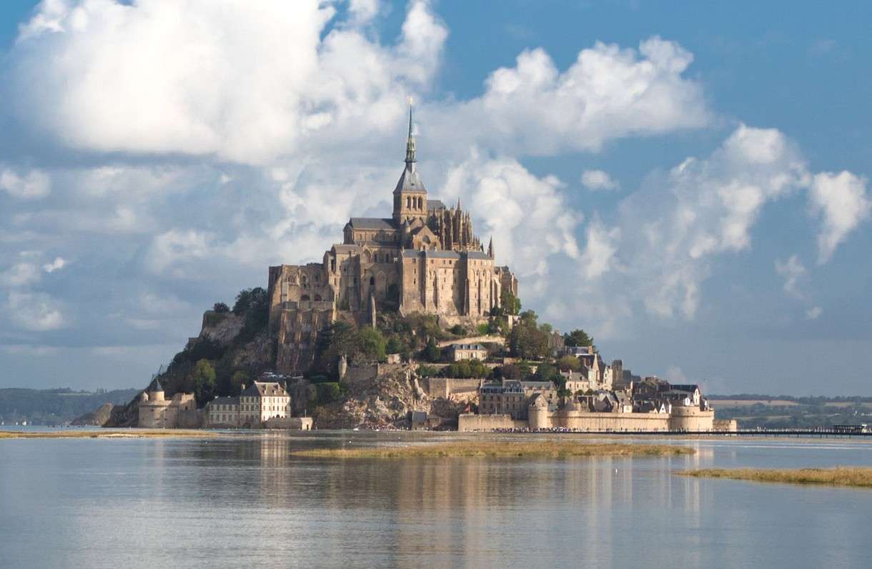 Der Fels, der nicht fallen darf – wie der Mont-Saint-Michel sich gegen die Zeit stemmt