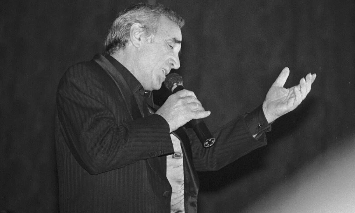 Kino: „Monsieur Aznavour“ – Tahar Rahim brilliert als Legende des französischen Chanson