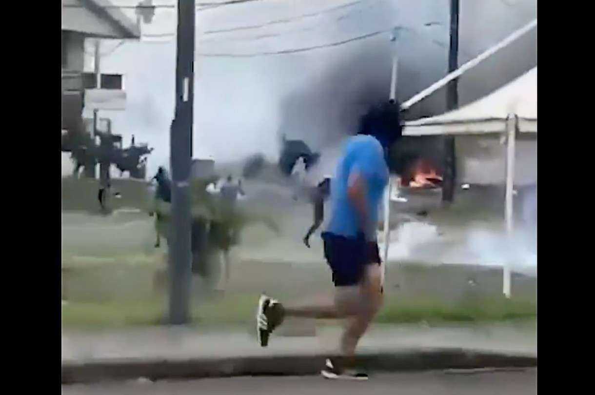 Martinique in Aufruhr: Gewalt gegen Gendarmen und Feuerwehr während nächtlicher Unruhen
