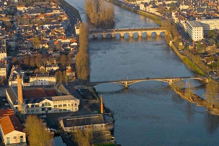Zwei Gebäude in Châtellerault eingestürzt – Keine Verletzten, 16 Menschen evakuiert